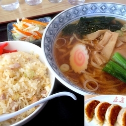 ラーメン・半チャーハンセット(876円)+餃子