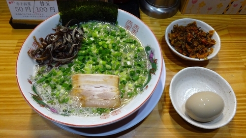 「ねぎらーめん（810円）＋味付玉子＋激辛辛子高菜＋替玉」@博多長浜らーめん 天軒の写真