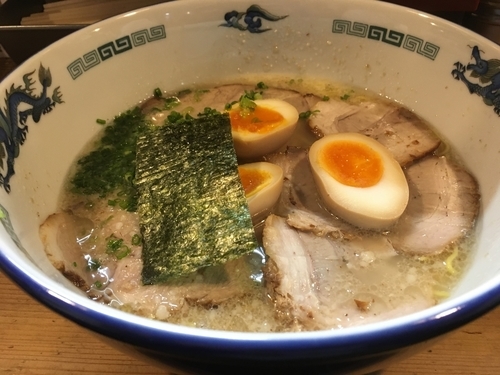 「とんこつ塩チャーシュー￥900+替玉￥110」@まぼろし軒の写真