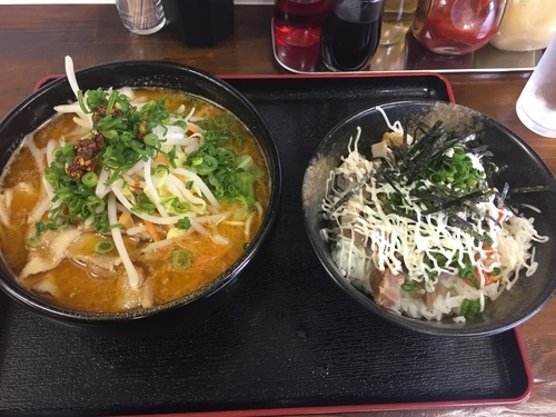 「肉味噌ラーメン(800円)+キムマヨ叉焼丼(330円)」@麺場 新 ARATAの写真
