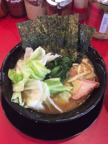 「ラーメン＋キャベツ」@家系ラーメン王道 王道之印の写真