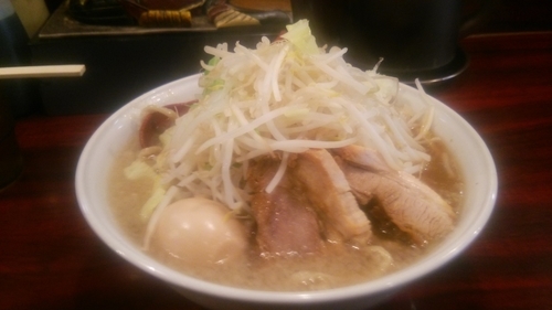 「大ラー 味玉ヤサイ ニンニク タマネギ」@ゴリラーメンの写真