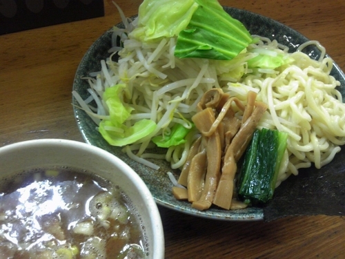 「辛いつけ麺信方￥880・温野菜￥120」@麺屋信玄の写真
