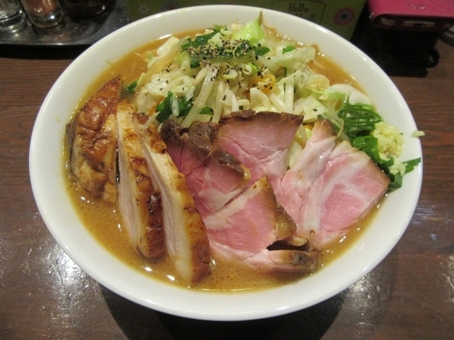 「味噌タンメン（８００円）＋夜チャーハン＋肉増し」@中華そば 飯村製作所の写真