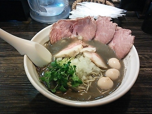 「濃厚煮干しそば（肉増し・うずら玉子）＋和え玉」@布施丿貫の写真