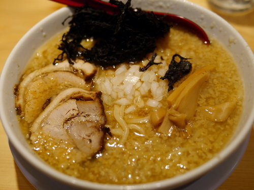 「背脂醤油ら～麺」@焼きあご塩らー麺 たかはし 上野店の写真