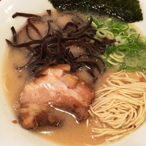 「博多豚骨らぁめん＋替玉」@博多拉麺 一休 本店の写真