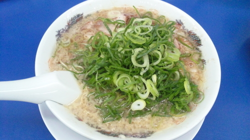 「ラーメン（ネギ・背脂多め）」@来来亭 明石大久保店の写真