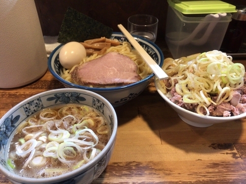 「燻玉つけ麺&チャーシュー丼(ネギ多め)」@兎に角 松戸店の写真