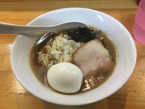 「煮干中華ソバ 醤油＋出汁打ち込み式味玉＋和え玉」@煮干中華ソバ イチカワの写真