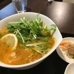 トムヤムクンラーメン