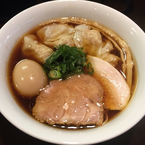「醤油ワンタンらぁ麺950円+味玉100円」@らぁ麺 すぎ本の写真