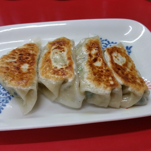 「半餃子(４個)230円」@豚珍行の写真