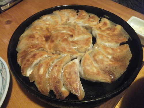 「鉄鍋餃子24個1164円(税込み)&後で更に10%引き」@博多劇場 柏店の写真