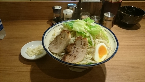 「醤油とんこつ・大盛(ヤサイアブラ)￥８９０」@らーめん勇の写真