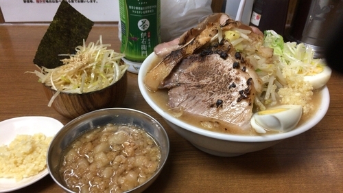 「ラーメン少（炙り）＋豚MIX＋味ネギ＋ゆで卵×2」@ラーメンの店 どでん 北浦和店の写真