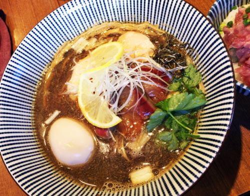「【限定】寒ぶりらーめん800円+海鮮丼」@寿製麺よしかわ 川越店の写真