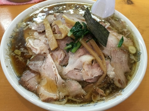 「チャーシューメン（大）_スープ油入り」@ラーメン やひこの写真