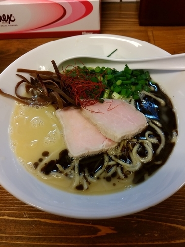 「【限定】濃厚鶏白湯マー油（ライス付）」@くじら食堂の写真