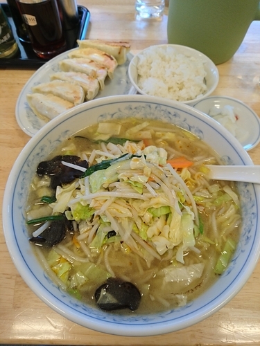 「タンメンと餃子 702円 単品小ライス 118円」@ぎょうざの満洲 本庄早稲田駅前店の写真