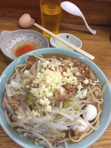 「ラーメン　麺少な目+ニンニク　650円」@ラーメン そらの写真