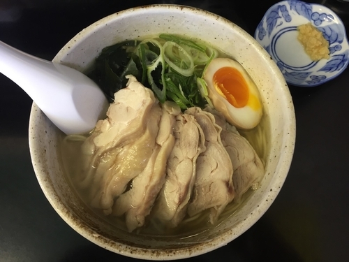 「鶏ソバ 中盛(800円)+白飯(100円)」@潮中華 KAZEの写真