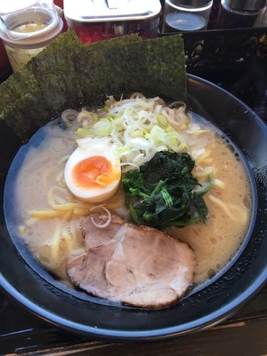 「とんこつしょうゆ」@中川家 平塚銀河大橋店の写真