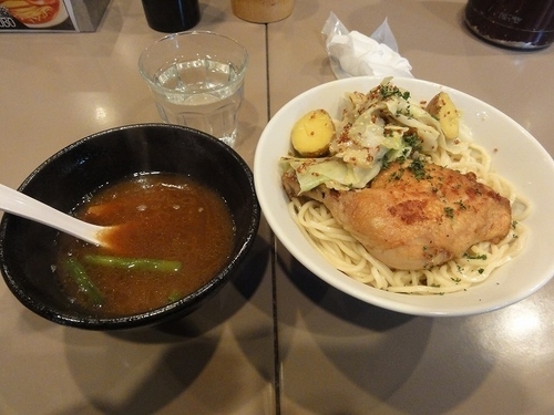「鶏モモ肉のコンフィ焼き鶏白湯スープつけ麺950円」@つけ麺 五ノ神製作所の写真