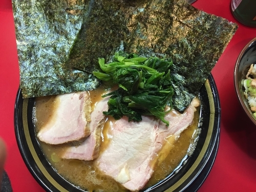 「チャーシュー(750円)+半賄い飯(100円)」@家系ラーメン とらきち家の写真