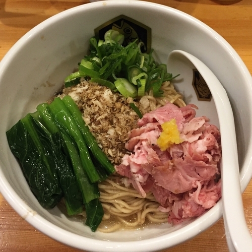 「鯛油そば650円+エビスビール350ml缶350円」@真鯛らーめん 麺魚の写真