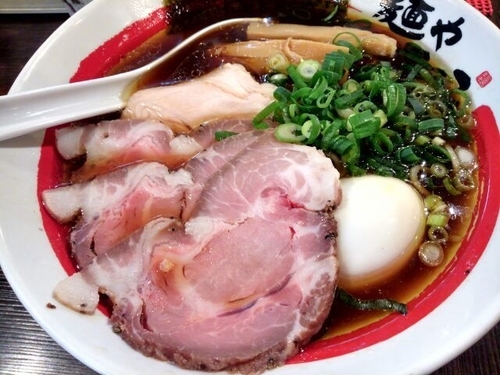 「特製醤油そば　1000円」@麺や でこの写真