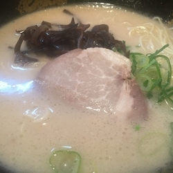 とんこつラーメン 580円