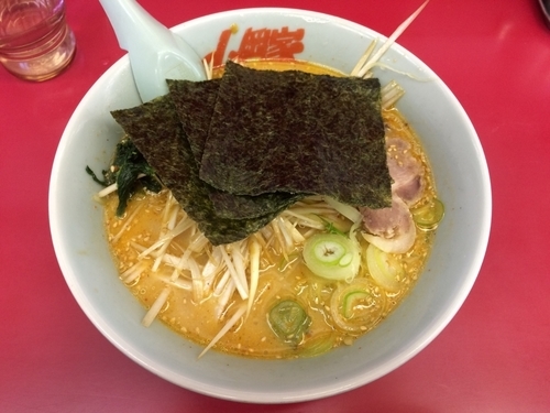 「特製味噌ラーメン＋味付け白髪ネギ」@ラーメン山岡家 春日部店の写真