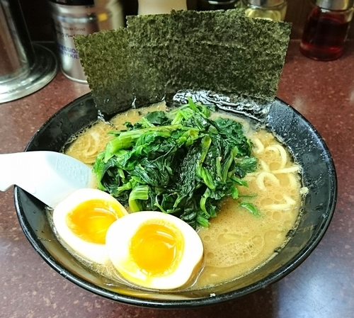 「ほうれん草らーめん(麺固め)+味付け玉子」@せい家 五反野店の写真
