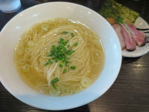 「豊潤鶏だし塩ラーメン ７５０円」@麺処 ほん田 nijiの写真