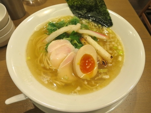 「塩 SOBA 白 ８００円」@むぎとオリーブ さいたま新都心店の写真