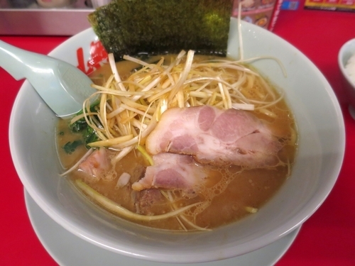 「醤油ネギラーメン ７４０円 ※麺ヤワ・クーポンでチャーシュー」@ラーメン山岡家 大泉店の写真