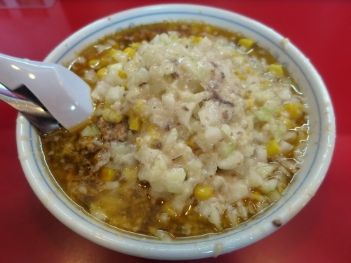 「コーンラーメン ８５０円 ※大油・玉ねぎ５０円」@中華亭の写真