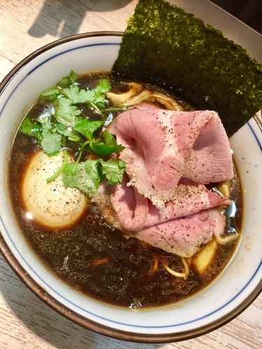 「【気まぐれ限定】四つ葉ブラック (生姜Ver) ￥850」@中華そば 四つ葉の写真