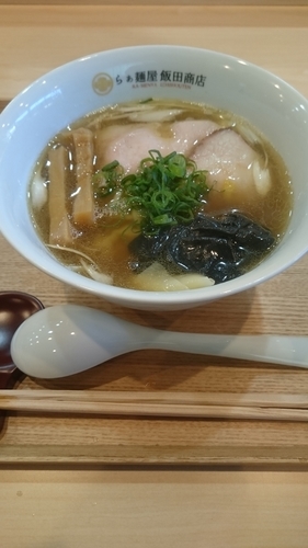 「わんたん入りにぼしらぁ麺」@飯田商店 湯河原本店の写真