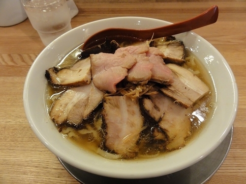 「肉そば1,070円　大盛（無料）  　麺硬め」@麺や 七彩 八丁堀店の写真