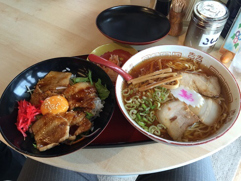 「中華そばと丼のセット」@めでたいやの写真