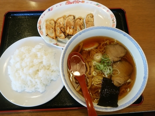 「ラーメン餃子セット(ラーメン＋餃子＋小ライス)860円」@大番の写真