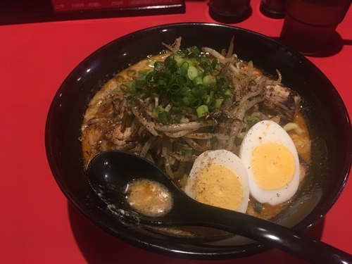 「特製 とろみ辛味噌ラーメン」@辛味噌拉麺BOMBERの写真