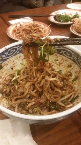 「汁無し担々麺 普通 パクチー、生卵」@虎春屋 高円寺店の写真