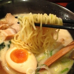 白湯らーめん　￥７８０