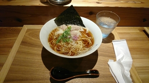 「黒豚肉ワンタンそば」@煮干しそば ウメノキスズメの写真