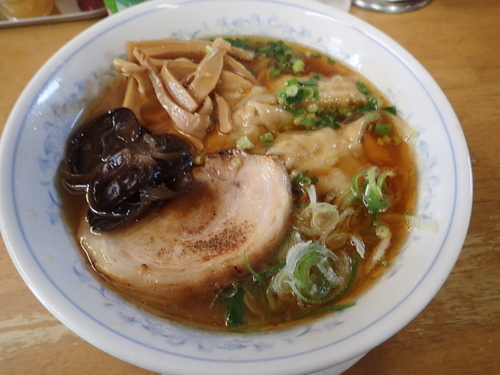 「A 丸地鶏黄金俺の雲呑麺海老油を加えて （八正）1400円」@MENYA 食い味の道有楽の写真