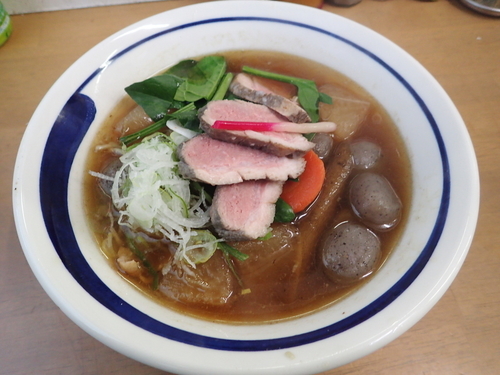 「B ザク切りけんちん蕎麦 鴨ロースを載せて （醤油）1500」@MENYA 食い味の道有楽の写真