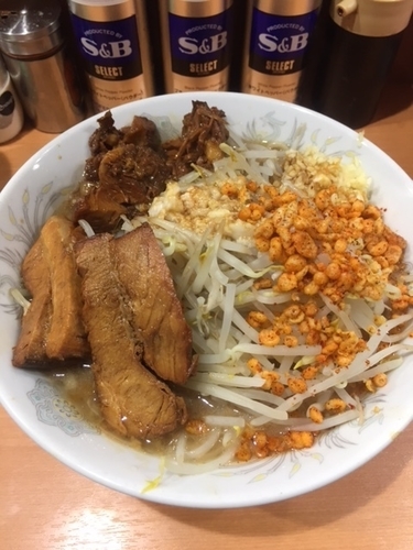 「らーめん730円＋ほぐし豚100円」@らーめん忍者の写真